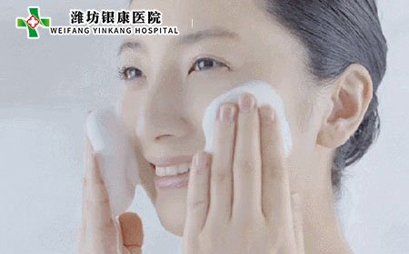 哪些因素會(huì)引起痤瘡?如何治療?